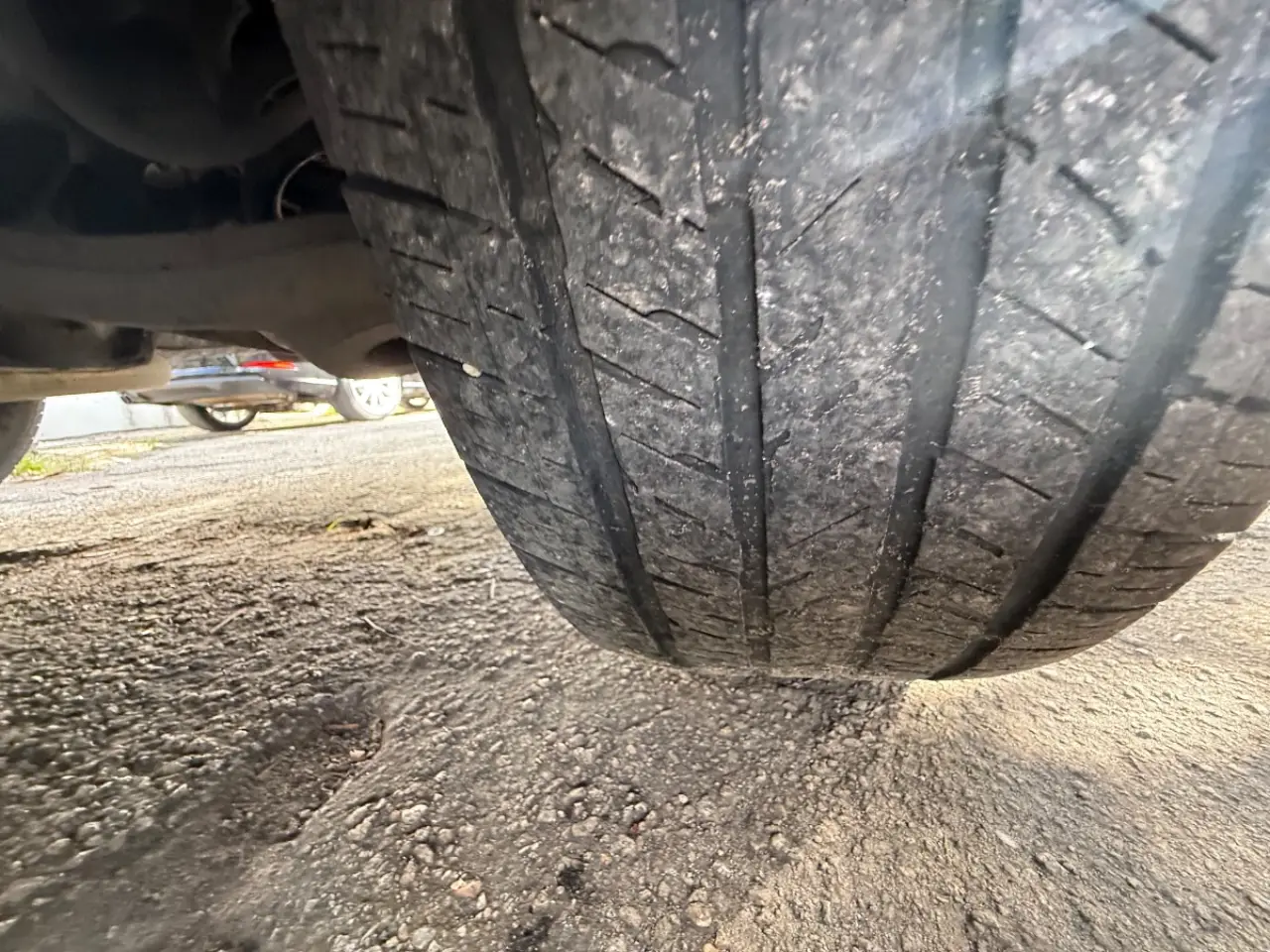 Tire wear / damage · Left front tire, Right front tire 1